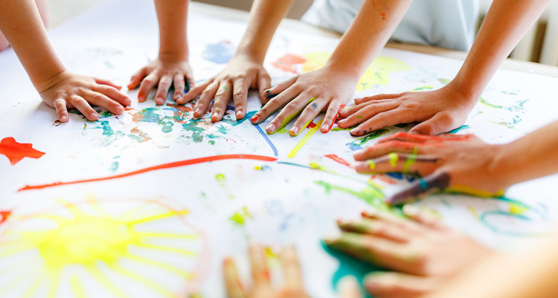 Familienzentrum-head-web Familienzentrum Horstmar-Leer ermöglicht Kindern spielen mit Farben